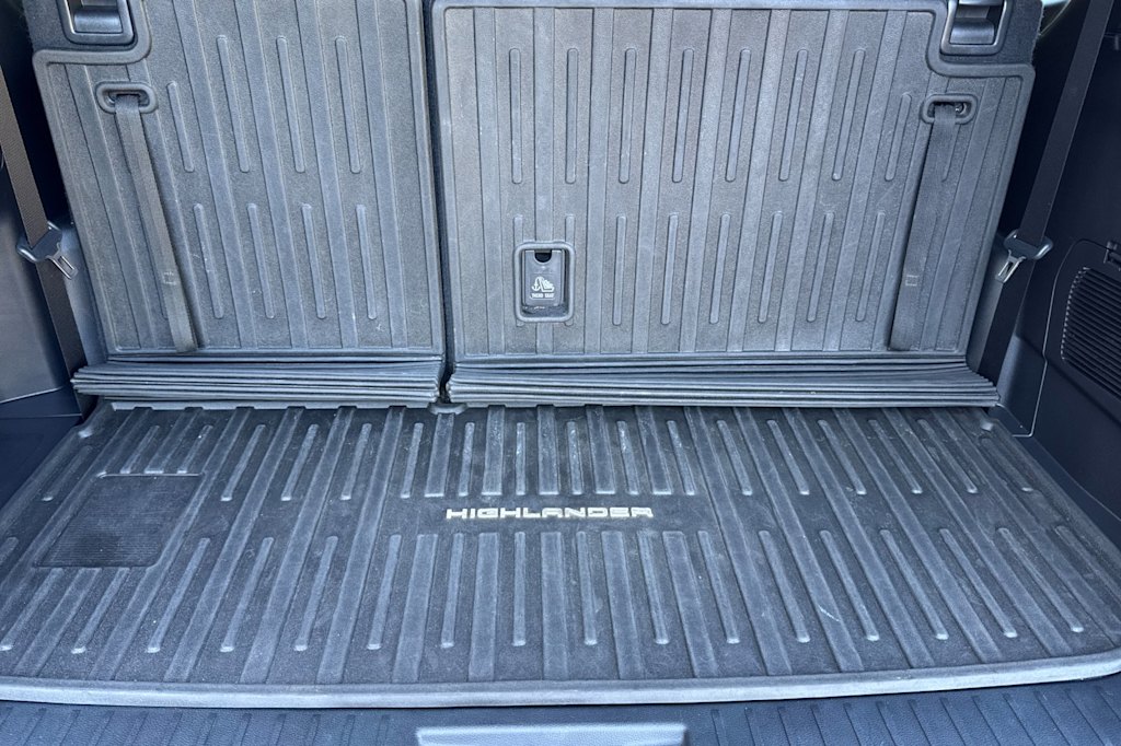 Thumbnail: 2022 Toyota Highlander - 16