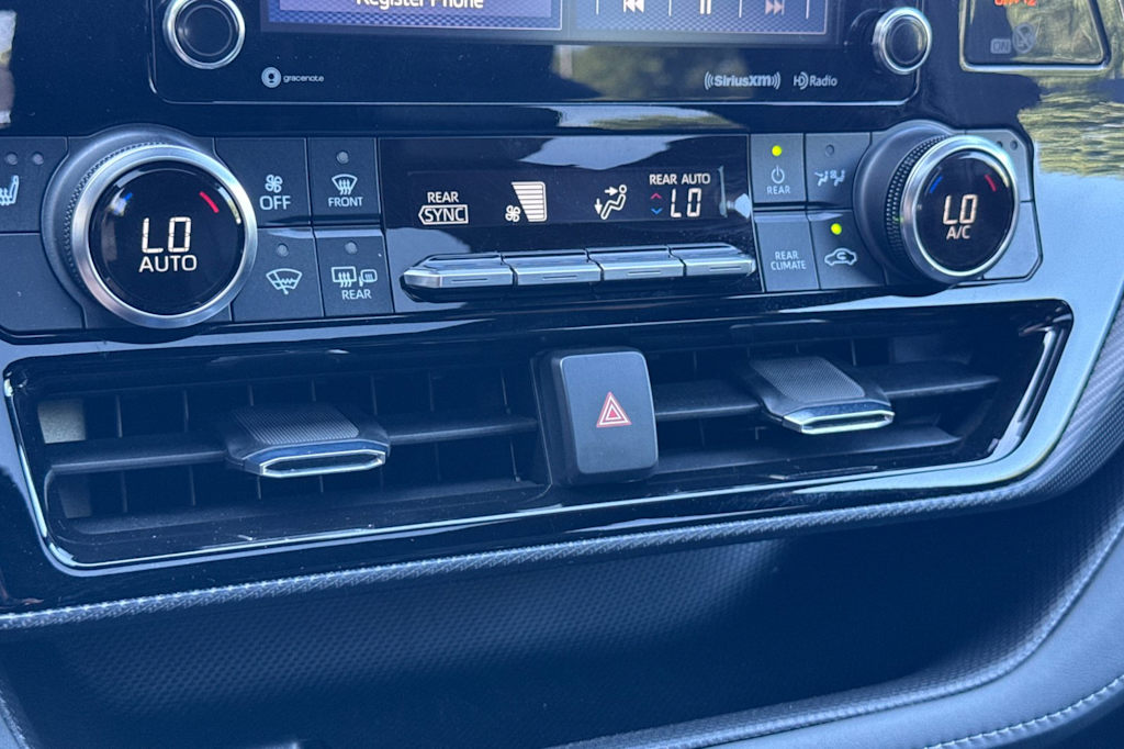 Thumbnail: 2022 Toyota Highlander - 26