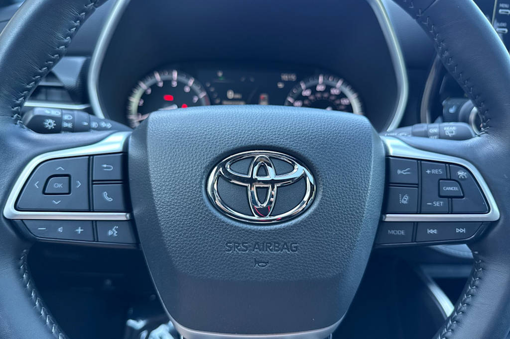 Thumbnail: 2022 Toyota Highlander - 28