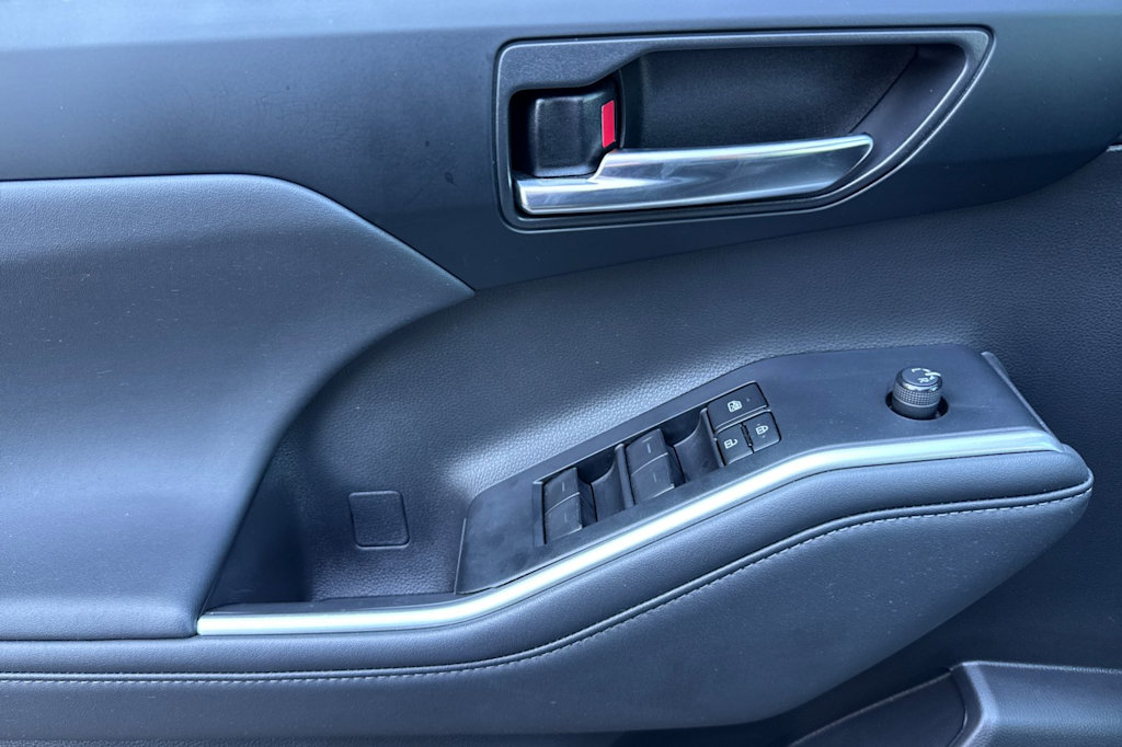 Thumbnail: 2022 Toyota Highlander - 21