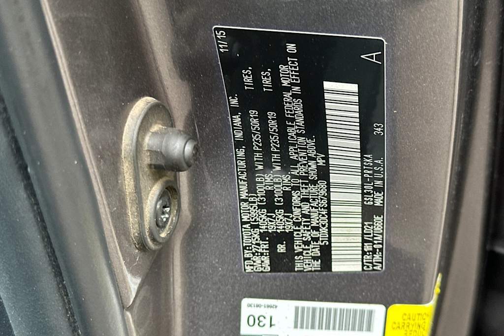 Thumbnail: 2015 Toyota Sienna - 17