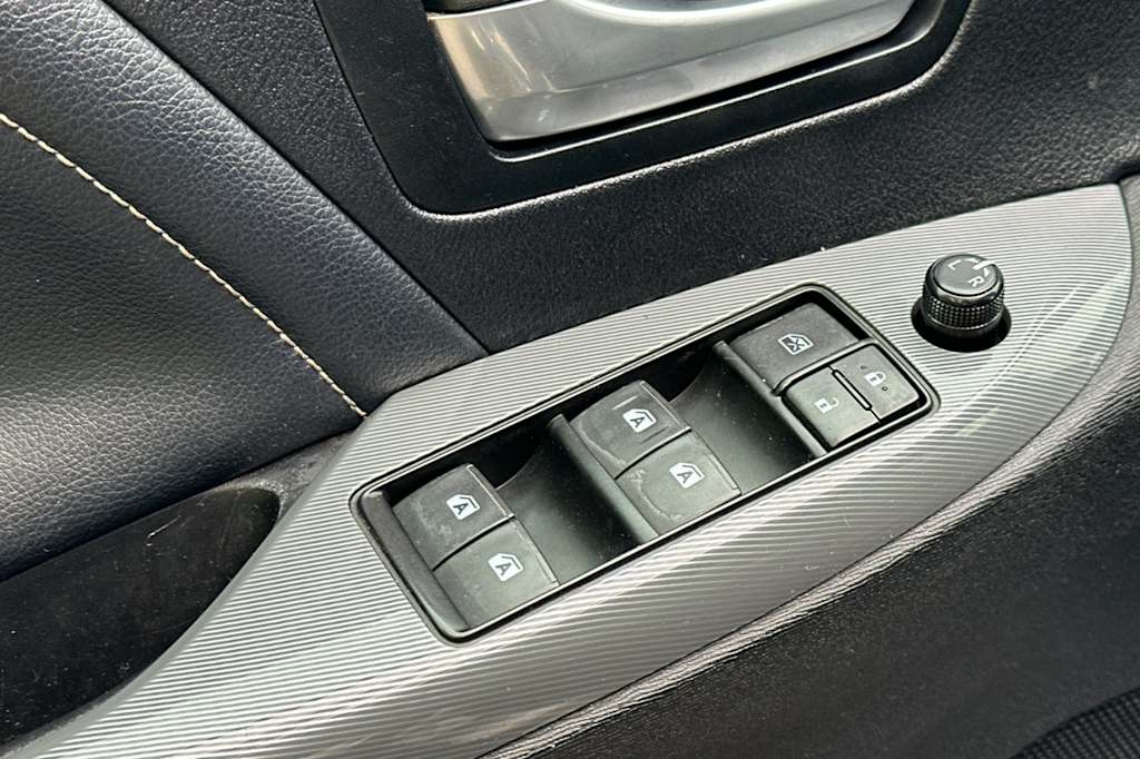 Thumbnail: 2015 Toyota Sienna - 22
