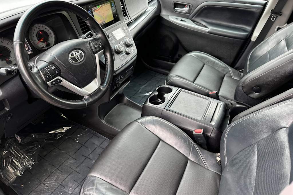 Thumbnail: 2015 Toyota Sienna - 9