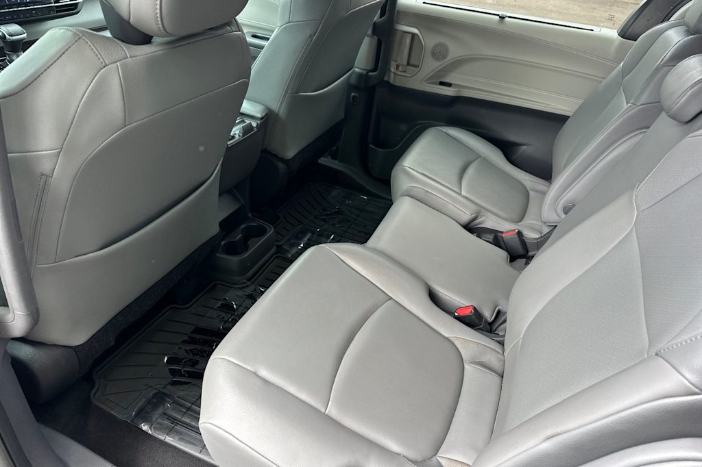 Thumbnail: 2022 Toyota Sienna - 10