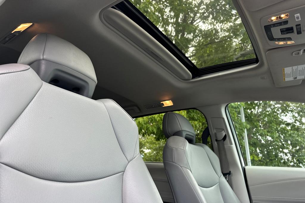 Thumbnail: 2022 Toyota Sienna - 24