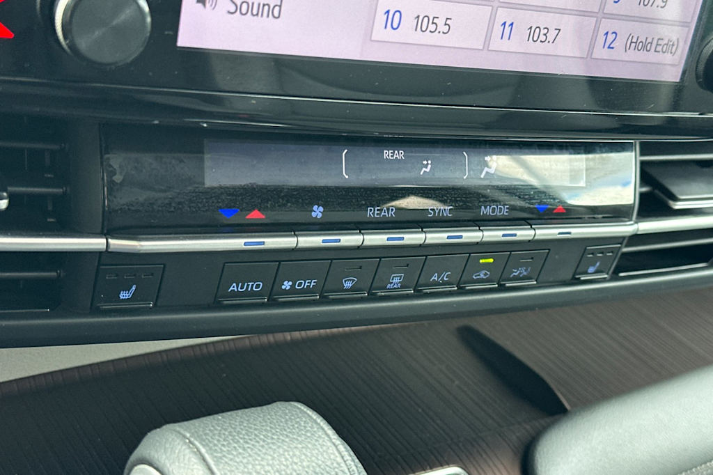 Thumbnail: 2022 Toyota Sienna - 26