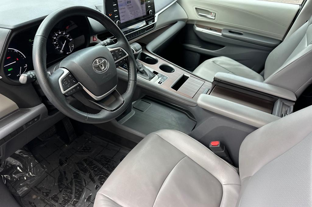 Thumbnail: 2022 Toyota Sienna - 9