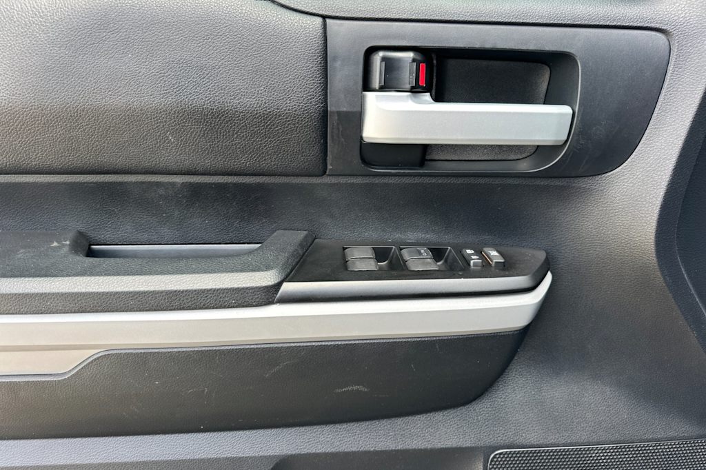 Thumbnail: 2018 Toyota Tundra - 21