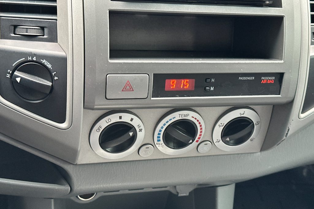 Thumbnail: 2011 Toyota Tacoma - 25