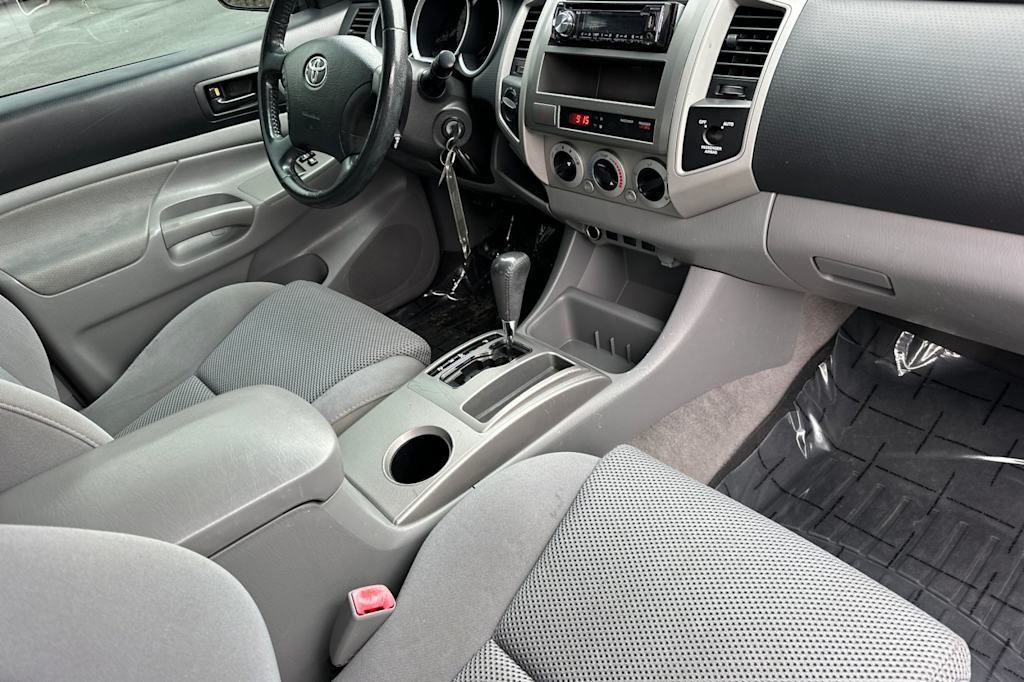 Thumbnail: 2011 Toyota Tacoma - 10