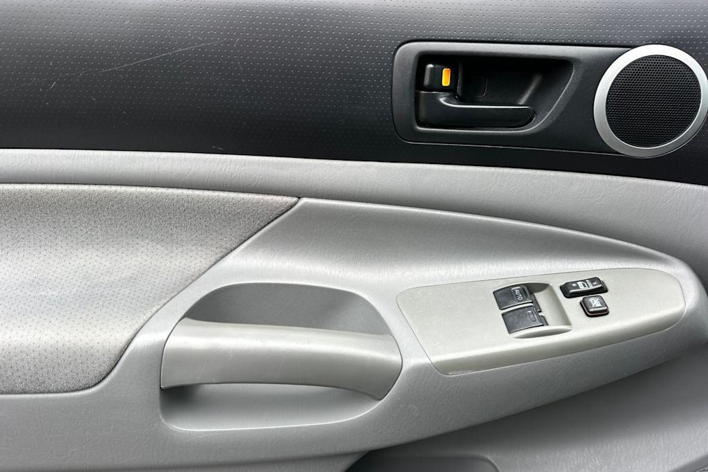 Thumbnail: 2011 Toyota Tacoma - 21