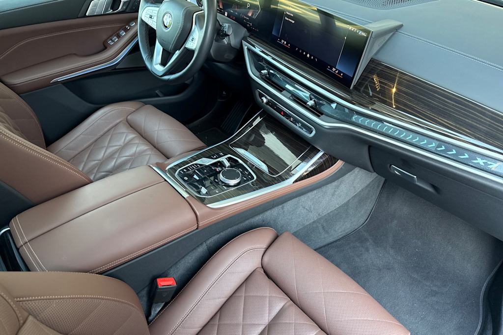 Thumbnail: 2026 BMW X7 - 12