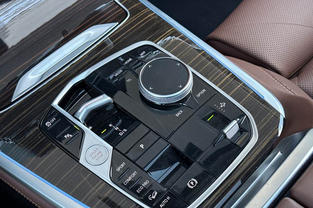 Thumbnail: 2026 BMW X7 - 14