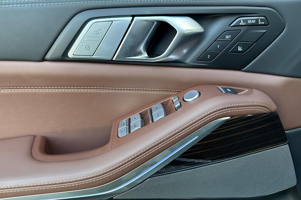 Thumbnail: 2026 BMW X7 - 21