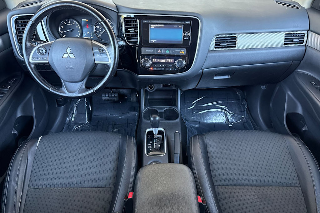 Thumbnail: 2015 Mitsubishi Outlander - 2