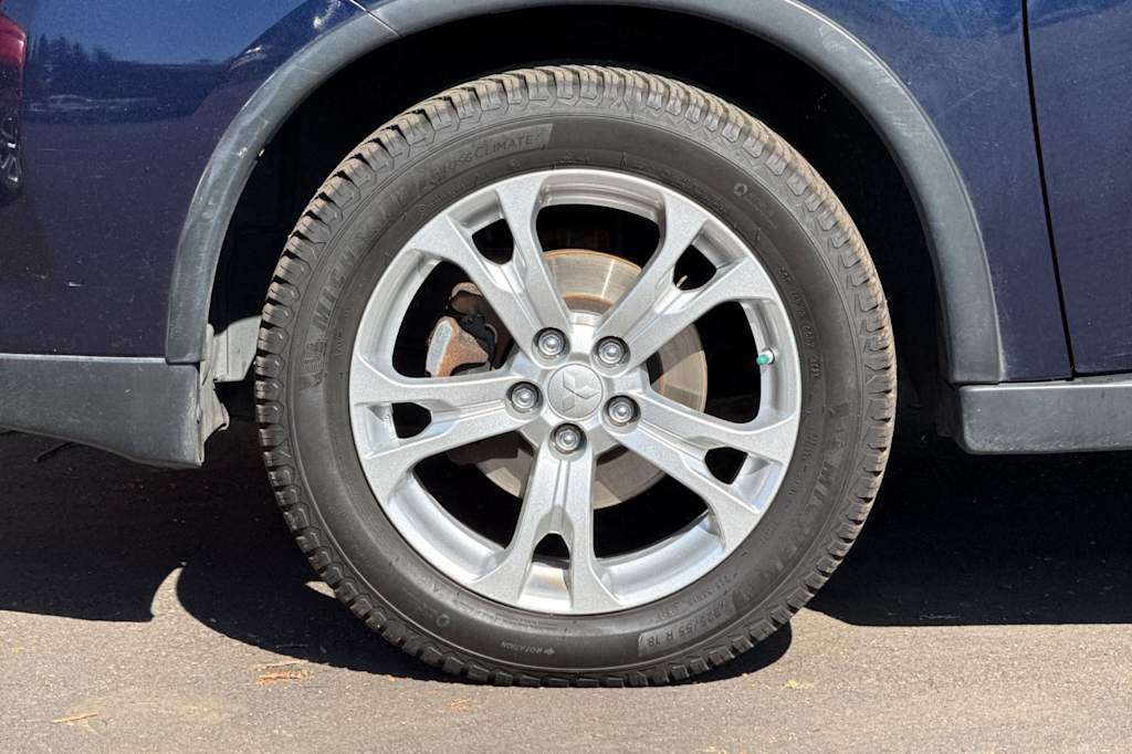 Thumbnail: 2015 Mitsubishi Outlander - 8