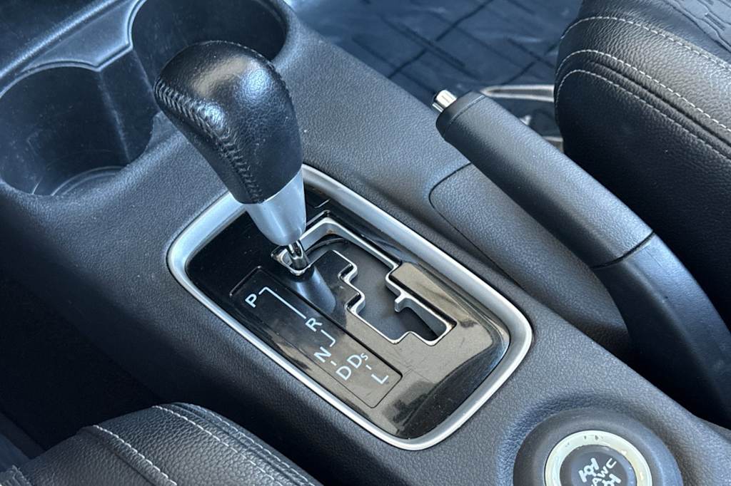 Thumbnail: 2015 Mitsubishi Outlander - 14
