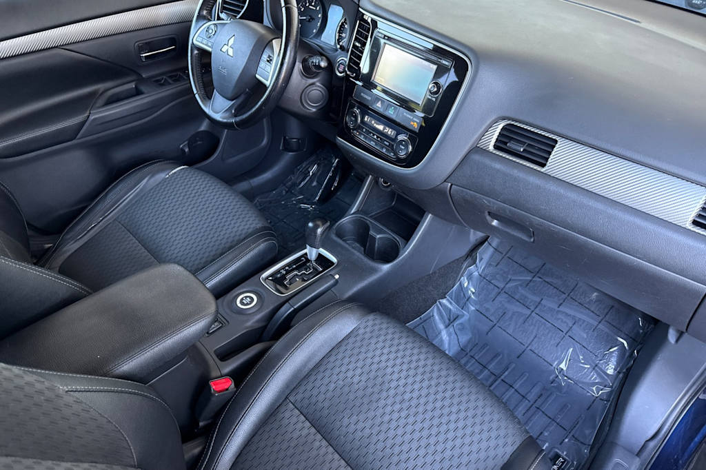 Thumbnail: 2015 Mitsubishi Outlander - 12