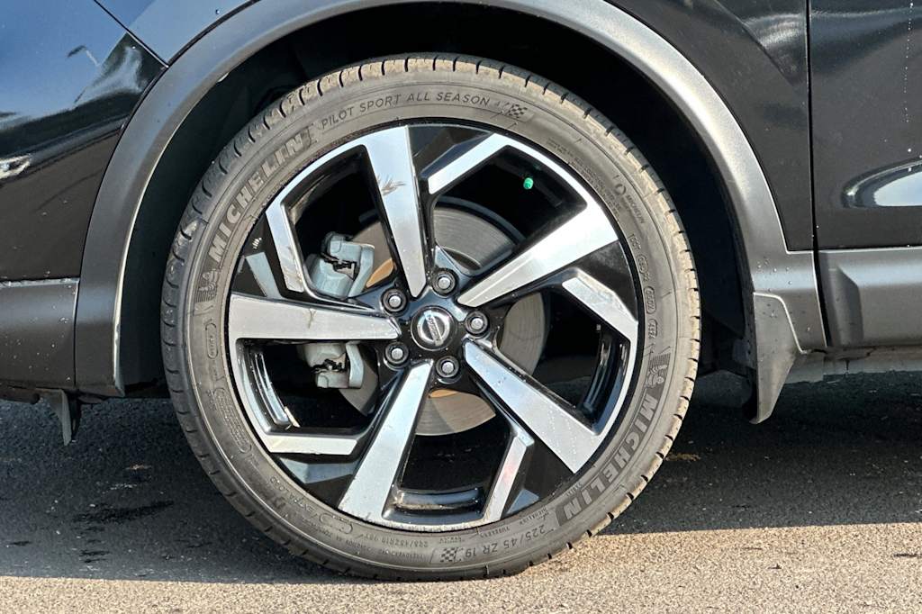 Thumbnail: 2020 Nissan Rogue Sport - 8
