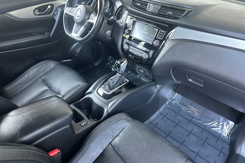 Thumbnail: 2020 Nissan Rogue Sport - 12