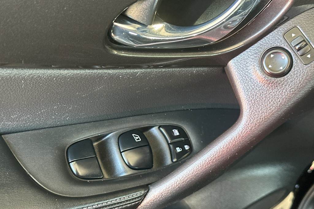 Thumbnail: 2020 Nissan Rogue - 22