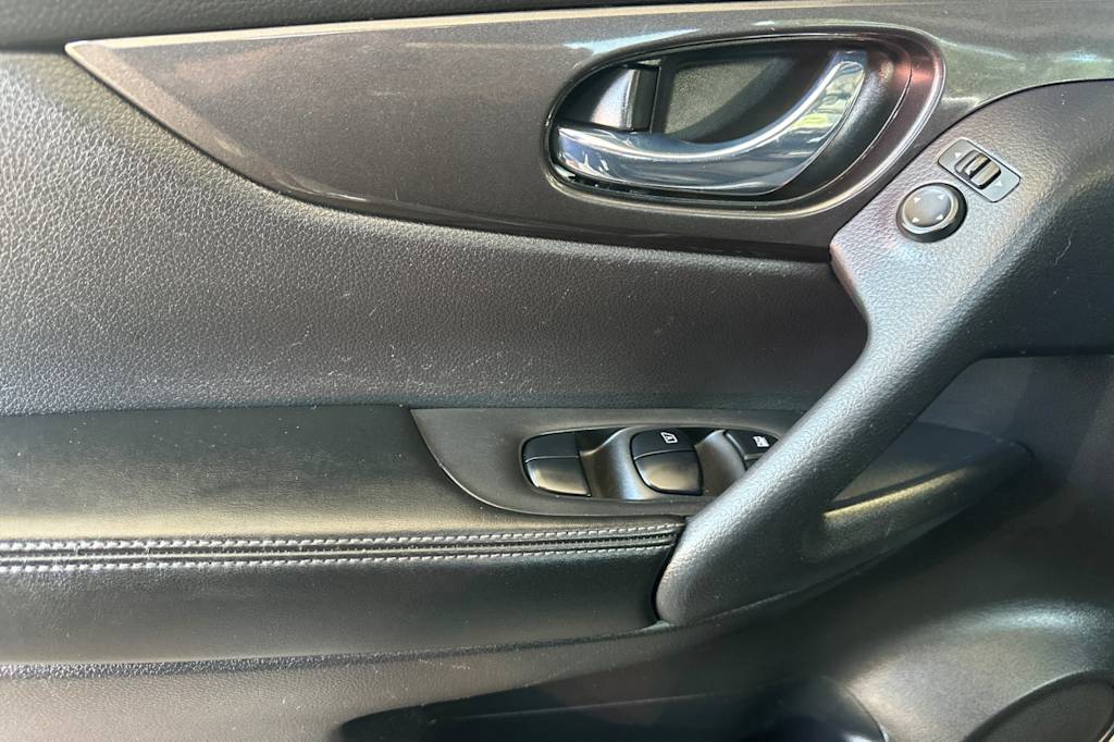 Thumbnail: 2020 Nissan Rogue - 21