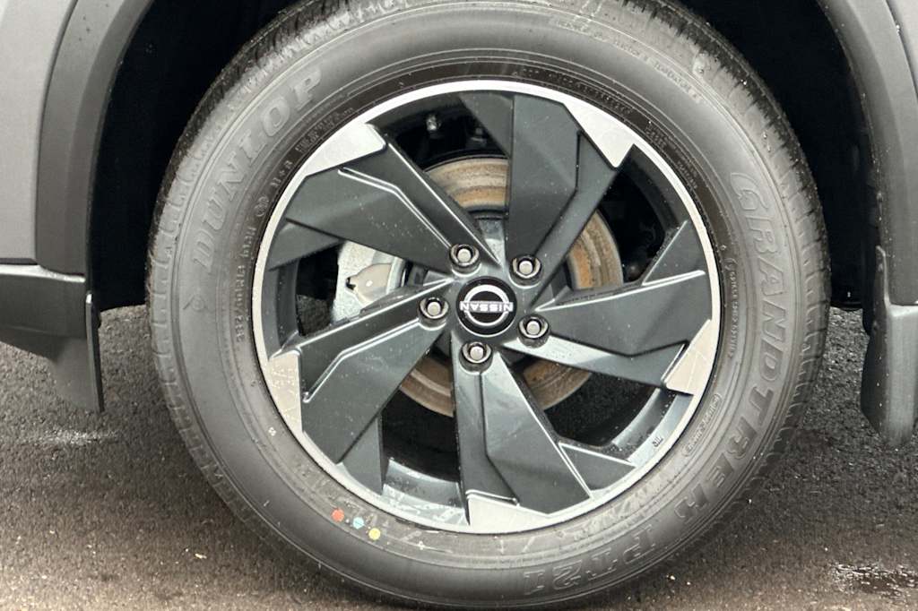 2025 Nissan Rogue SV 8