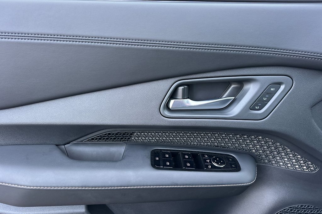 Thumbnail: 2025 Nissan Ariya - 21