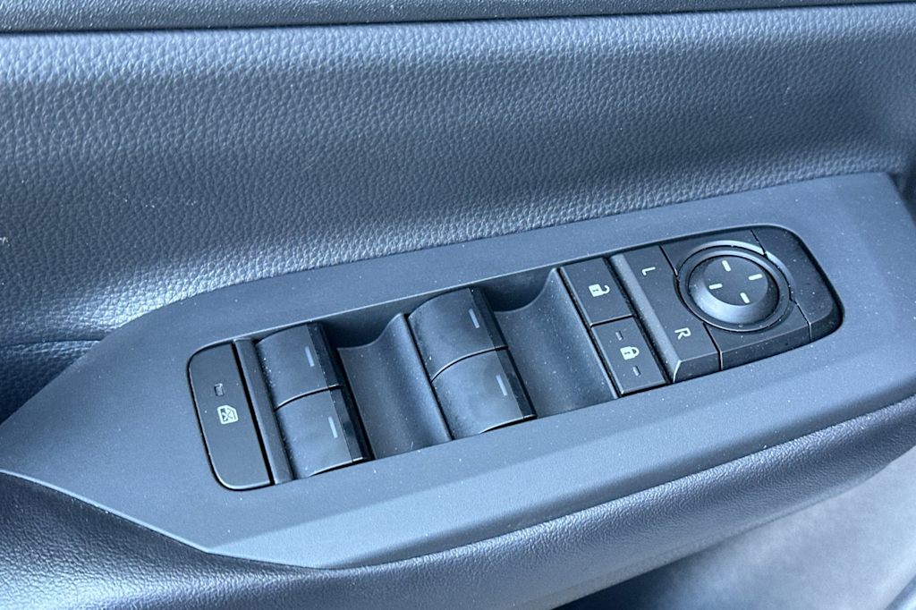 Thumbnail: 2024 Toyota Prius Prime - 22