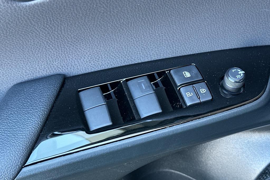 Thumbnail: 2021 Toyota Prius Prime - 22