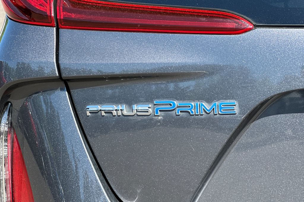 Thumbnail: 2021 Toyota Prius Prime - 28