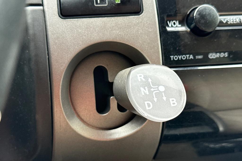 Thumbnail: 2005 Toyota Prius - 14