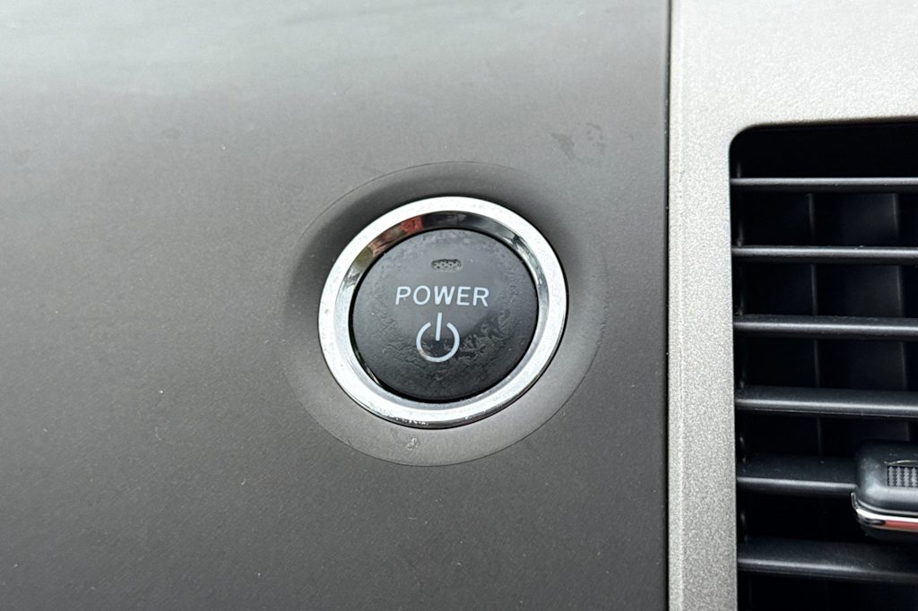 Thumbnail: 2005 Toyota Prius - 24