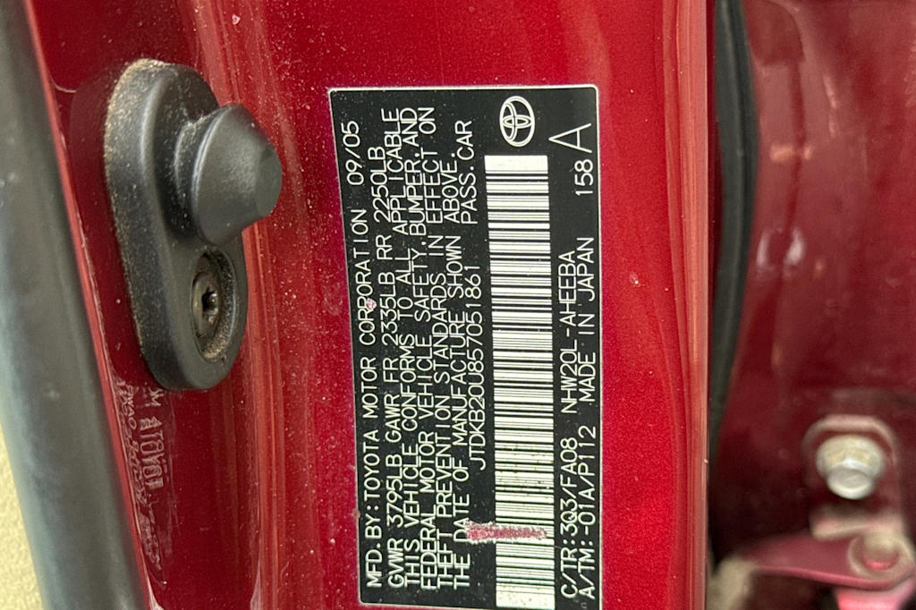 Thumbnail: 2005 Toyota Prius - 17