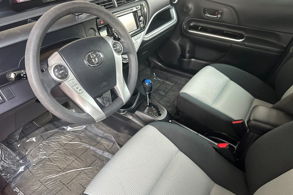 Thumbnail: 2016 Toyota Prius c - 9