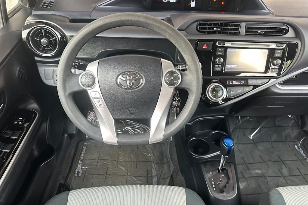 Thumbnail: 2016 Toyota Prius c - 12
