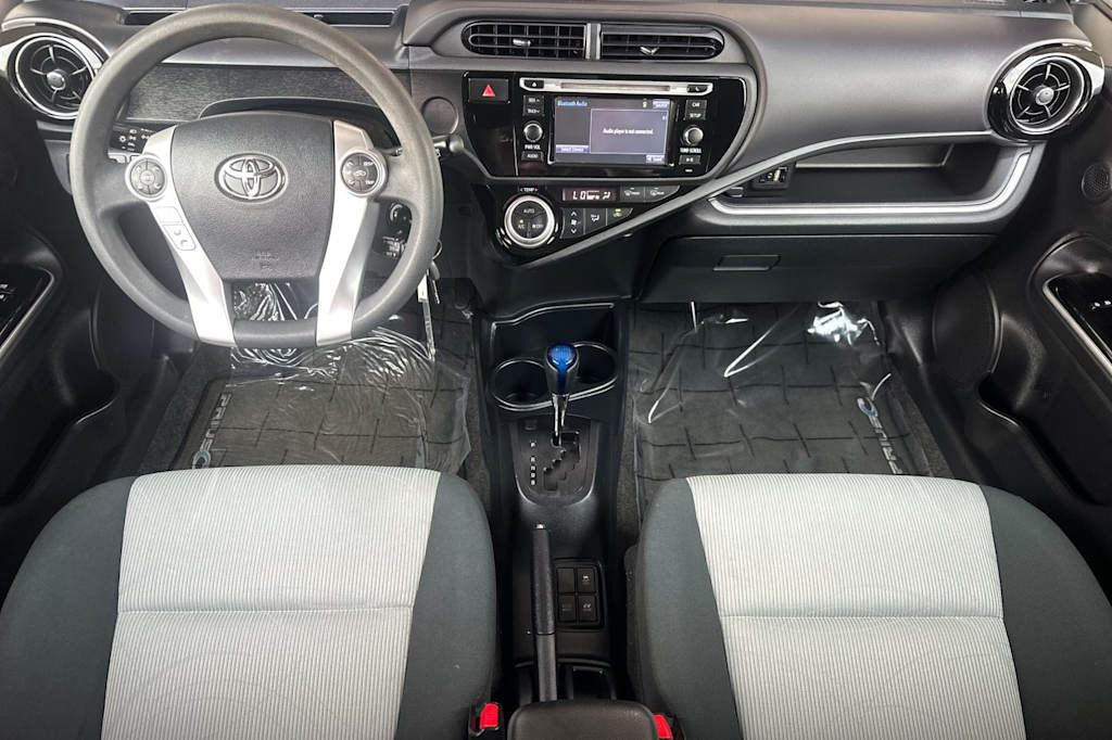 Thumbnail: 2016 Toyota Prius c - 2