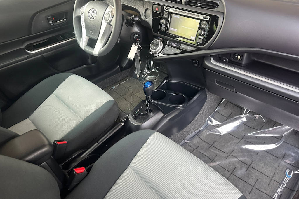 Thumbnail: 2016 Toyota Prius c - 13