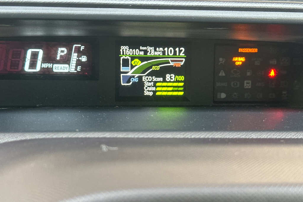 Thumbnail: 2016 Toyota Prius c - 16