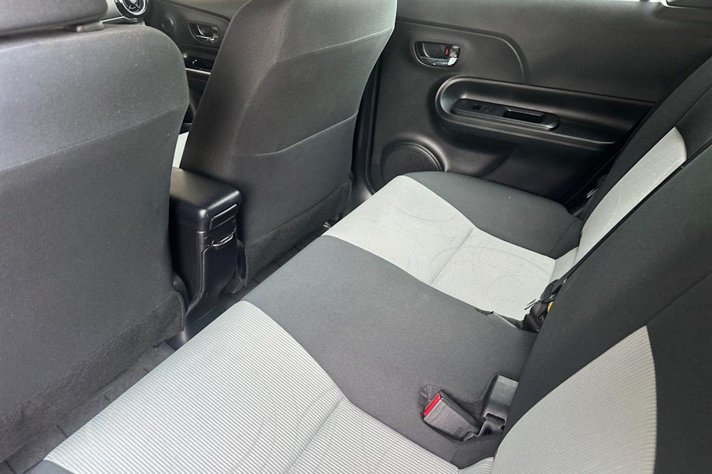 Thumbnail: 2016 Toyota Prius c - 11