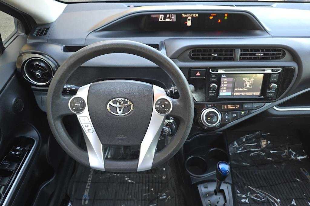 Thumbnail: 2016 Toyota Prius c - 12