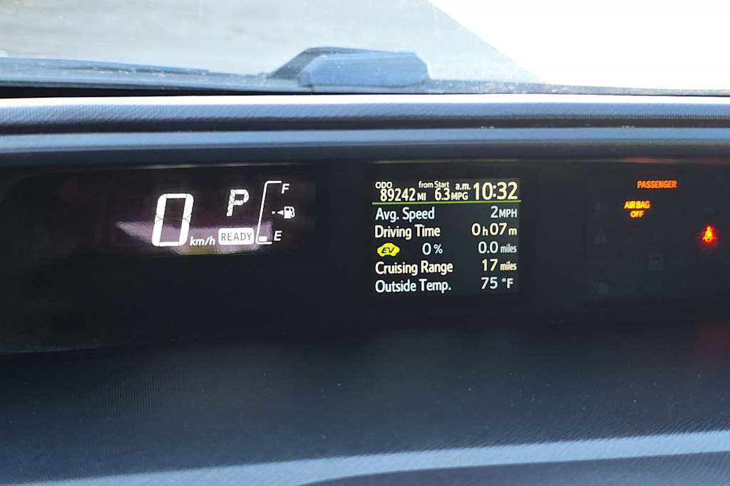Thumbnail: 2016 Toyota Prius c - 16