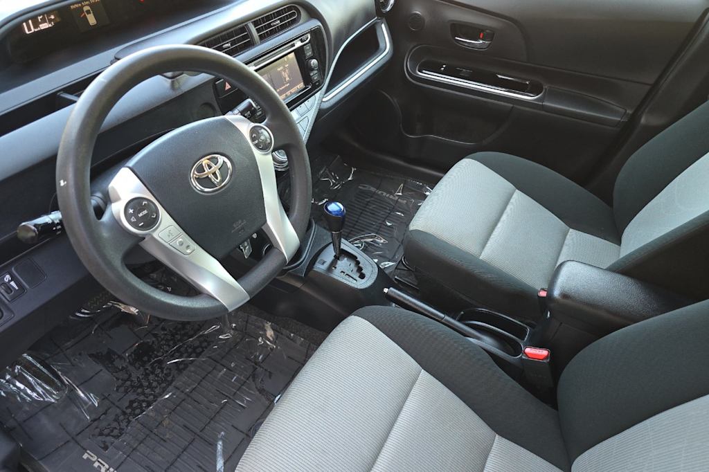 Thumbnail: 2016 Toyota Prius c - 9