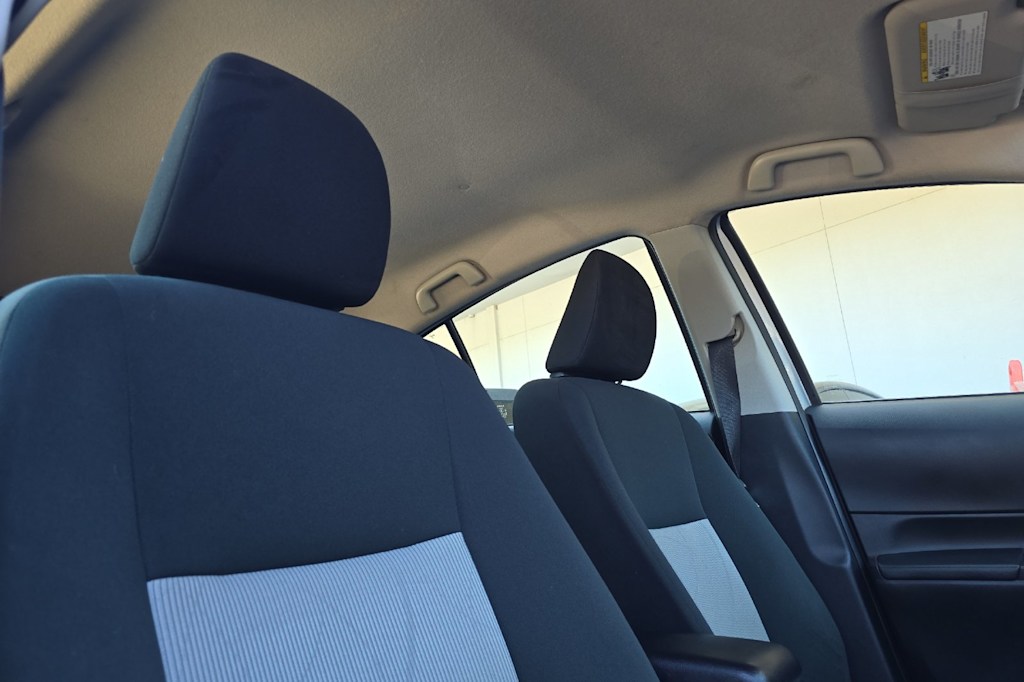 Thumbnail: 2016 Toyota Prius c - 10