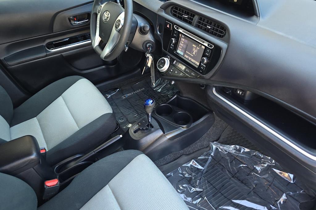 Thumbnail: 2016 Toyota Prius c - 13
