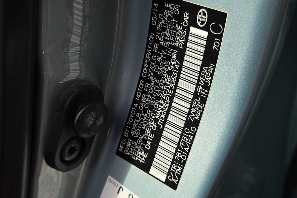 Thumbnail: 2014 Toyota Prius - 17