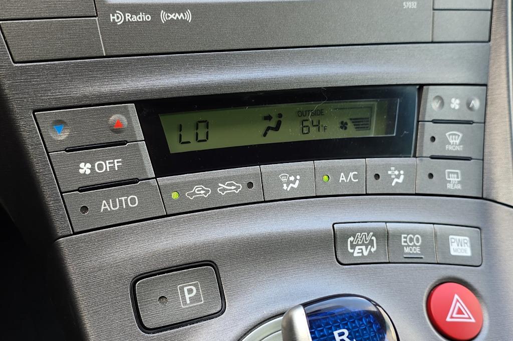 Thumbnail: 2014 Toyota Prius - 25