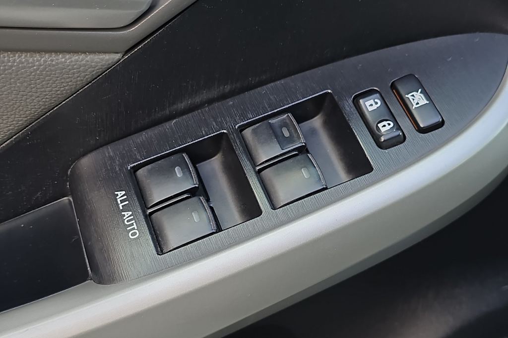 Thumbnail: 2014 Toyota Prius - 22