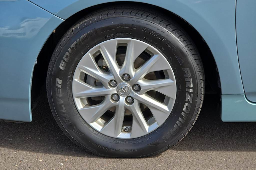 Thumbnail: 2014 Toyota Prius - 8