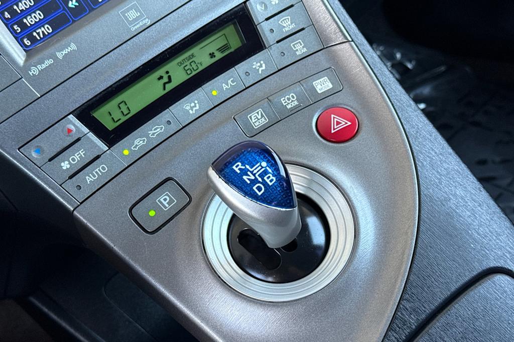 Thumbnail: 2015 Toyota Prius - 14